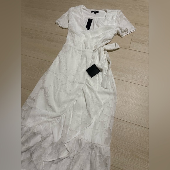 NWT Lulu’s White Short Sleeve Wrap Midi Dress - Picture 5 of 10